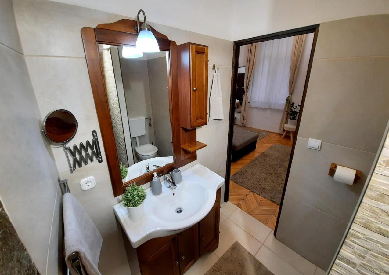 Central Gold Apartment บูดาเปสต์ ภายนอก รูปภาพ