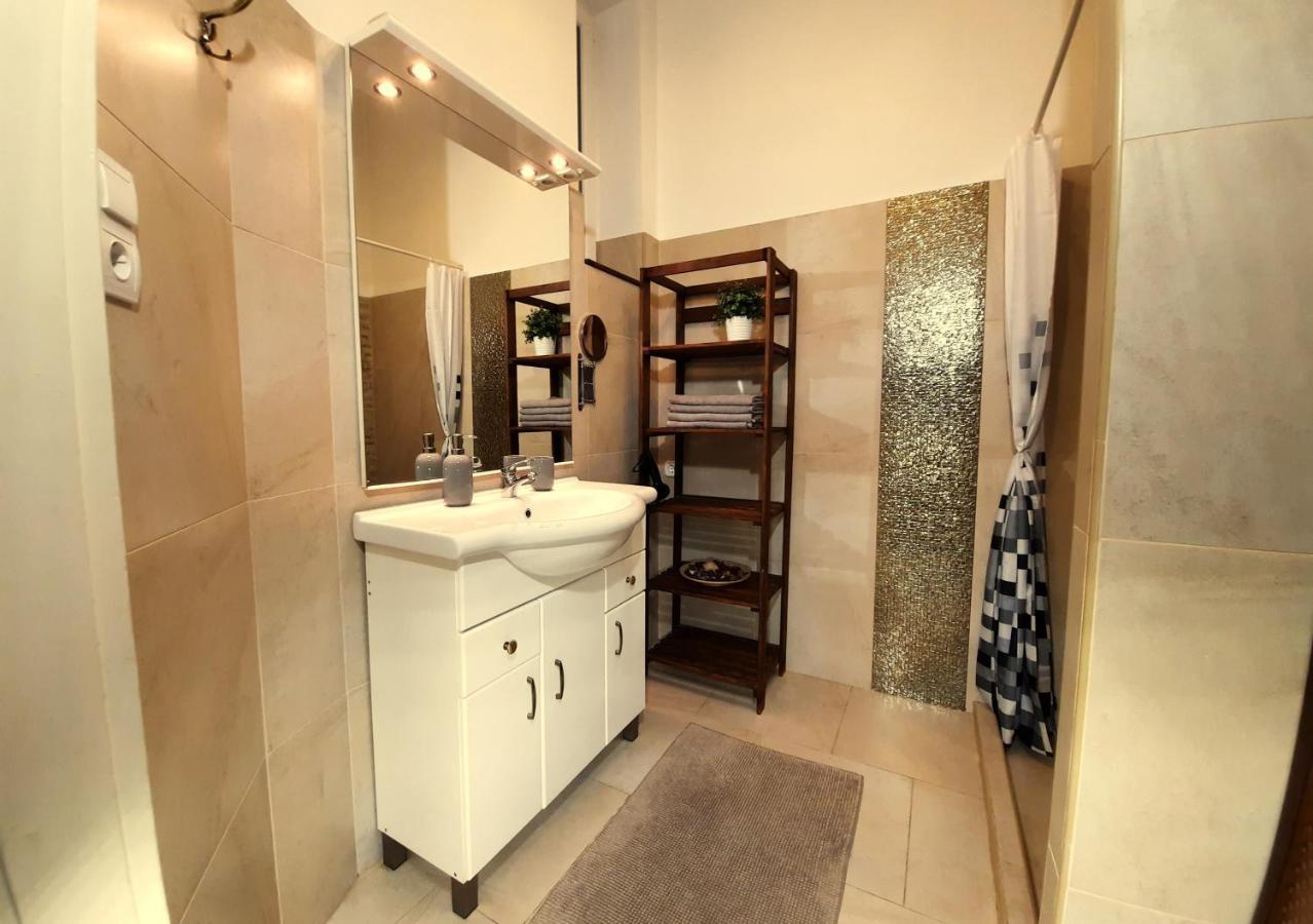 Central Gold Apartment บูดาเปสต์ ภายนอก รูปภาพ